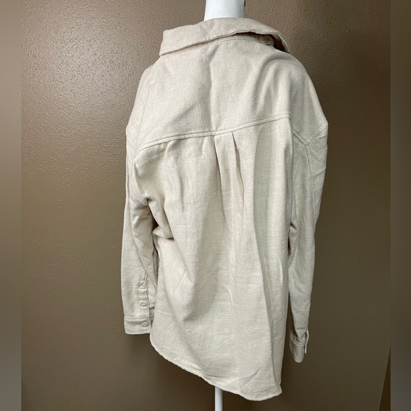 NWT American Eagle Oversized Button Up Long Sleeve Fleece & Love Shacket Sand - Picture 2 of 8